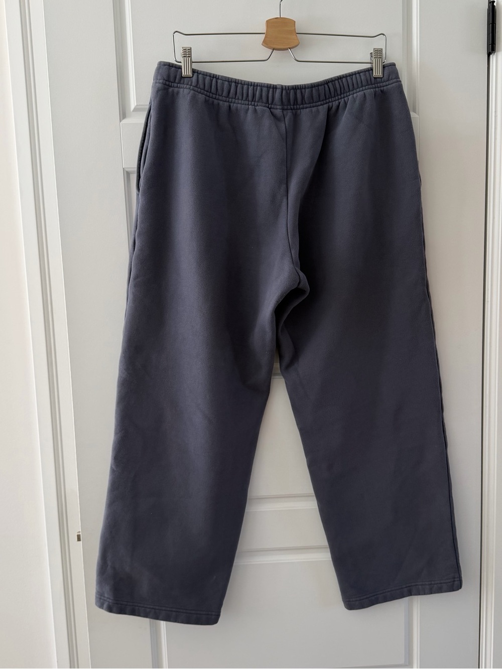 Aritzia Mega Sweatpants - Picture 2 of 5